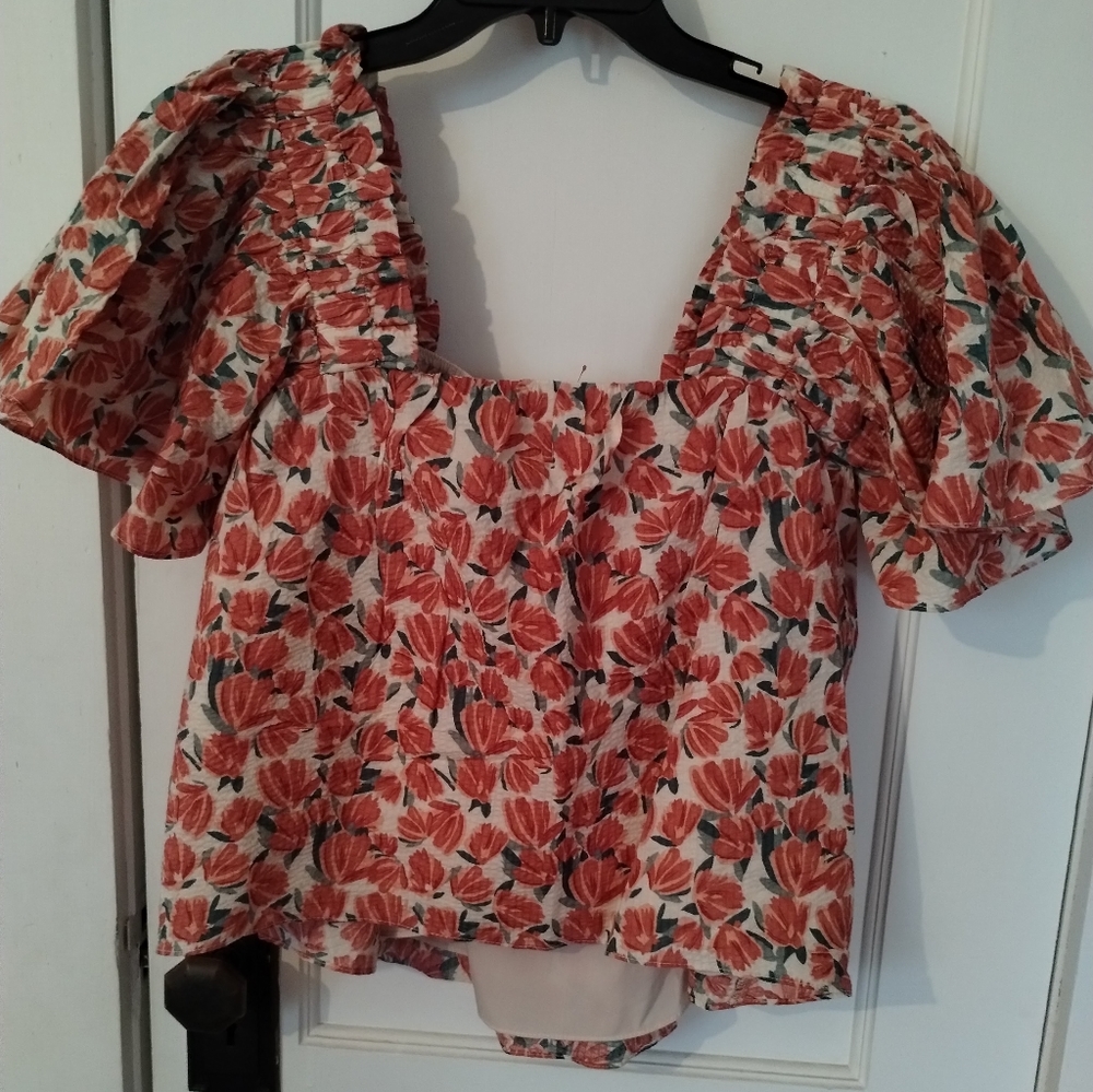 Tulip pattern top